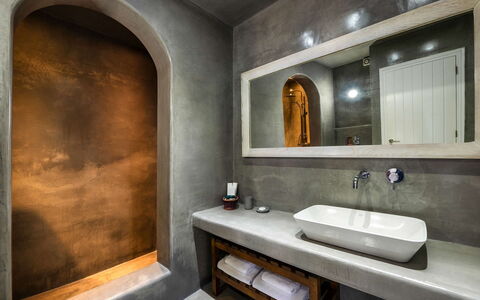 Guest House Zephyros: Flooring, Plumbing Fixture, Plumbing, Bathroom, Tap, Tile, Sink, Light Fixture, Hotel, Mirror