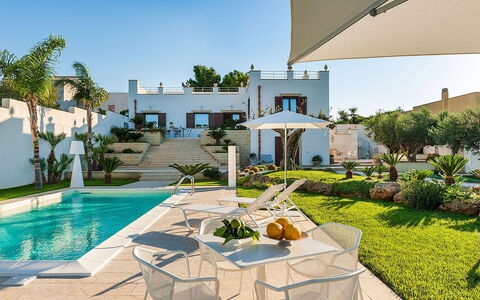 Villa la Pigna: Resort, Swimming Pool, Flowerpot, Estate, Garden, Landscaping, Courtyard, Shade, Eco Hotel, Villa