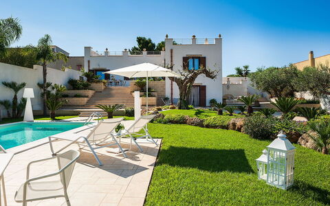 Villa la Pigna: Residential Area, Resort, Garden, Home, Swimming Pool, Flowerpot, Estate, Landscaping, Eco Hotel, Hacienda