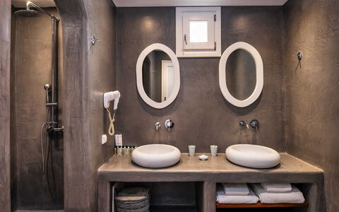Villa Vorias: Plumbing Fixture, Interior Design, Bathroom, Plumbing, Sink, Tap, Bathroom Sink, Mirror, Light Fixture