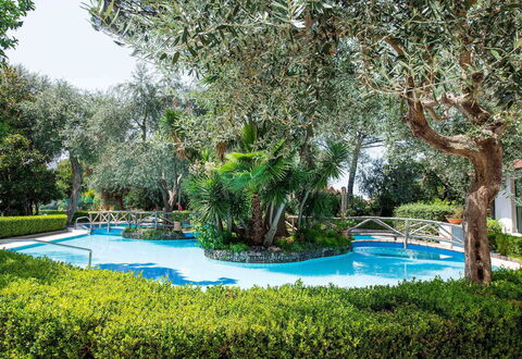 Apartment Alan: Swimming Pool, Resort, Garden, Landscaping, Shade, Botanical Garden, Eco Hotel, Hacienda, Hotel