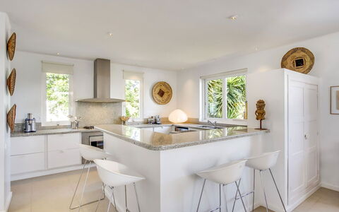 Can Las Palmas: Furniture, Interior Design, Flooring, Floor, Countertop, Wood, Kitchen, Chair, Ceiling, Cabinetry