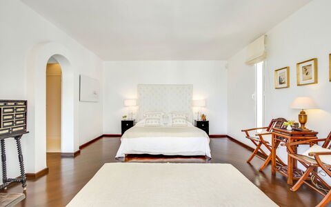 Can Las Palmas: Furniture, Interior Design, Floor, Flooring, Bed, Wall, Ceiling, Wood, Bedroom, Wood Flooring