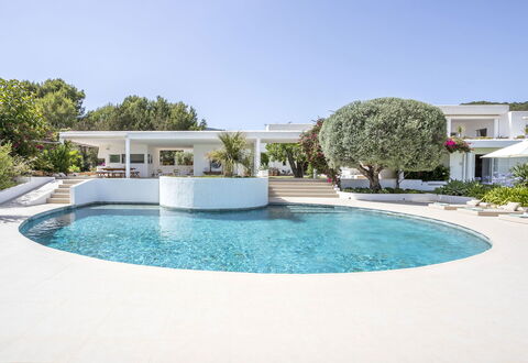 Can Las Palmas: Swimming Pool, Resort, Estate, Garden, Landscaping, Shade, Villa, Mansion, Eco Hotel, Water Feature