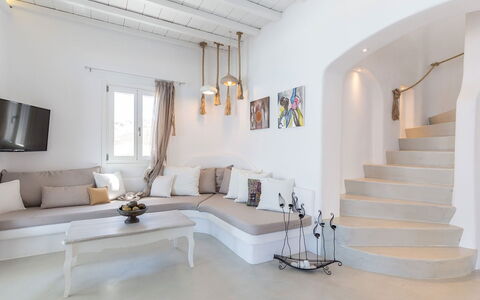Carmen 1: Interior Design, Furniture, Flooring, Home, Floor, Couch, Ceiling, Apartment, Living Room