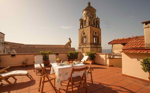 Casa Amalfitana: Balcony, Flowerpot, Houseplant