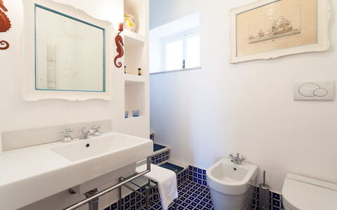 Casa Bellevue: Bathroom, Plumbing Fixture, Flooring, Bathroom Sink, Interior Design, Floor, Sink, Tap, Plumbing, Tile
