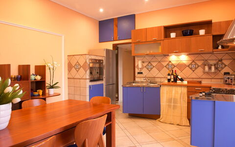 Casa Chicco: Furniture, Kitchen, Wood, Interior Design, Flooring, Major Appliance, Kitchen Appliance, Ceiling, Cabinetry, Floor