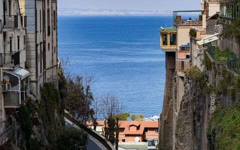 Casa Chicco: Residential Area, Neighbourhood, Coastal And Oceanic Landforms, Coast, Apartment, Sea, Suburb, Ocean, Balcony, Headland