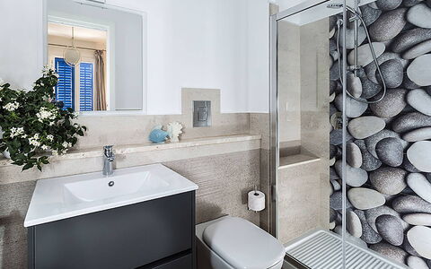 Casa Delfino: Bathroom, Plumbing Fixture, Interior Design, Wall, Flooring, Sink, Toilet, Floor, Bathroom Sink, Tap