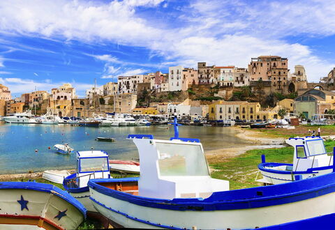 Casa Delfino: Boat, Watercraft, Coast, Sea, Coastal And Oceanic Landforms, Boats And Boating--Equipment And Supplies, Channel, Shore, Beach, Resort Town