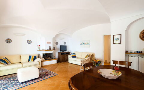 Casa Dorothea 2: Interior Design, Furniture, Flooring, Ceiling, Floor, Room, Table, Couch, Apartment, Living Room