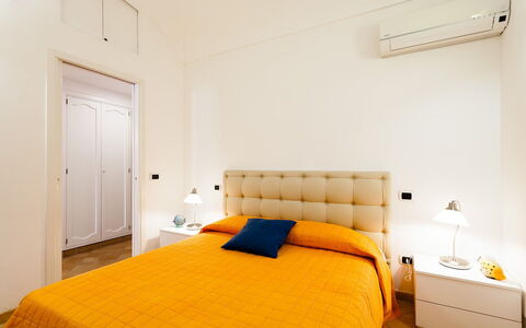 Casa Dorothea 2: Bed, Interior Design, Bedroom, Furniture, Wood, Bed Sheet, Floor, Flooring, Bedding, Ceiling