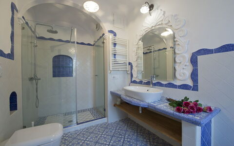 Casa Gemma: Interior Design, Flooring, Wall, Floor, Plumbing Fixture, Bathroom, Ceiling, Lighting, Tap, Tile