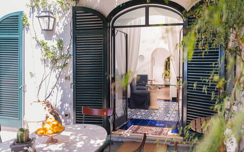 Casa Giardino: Flowerpot, Door, Arch, Furniture, Houseplant, Chair, Iron, Home Door, Outdoor Furniture, Balcony
