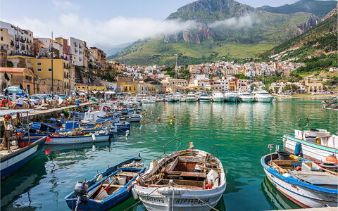 Casa Riccio: Boat, Watercraft, Boats And Boating--Equipment And Supplies, Port, Marina, Harbor, Tourist Attraction, Sea, Mountain Range, Coast
