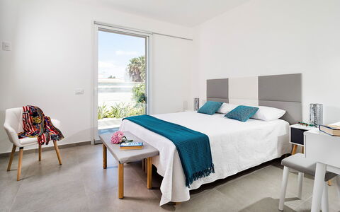 Casa Sunshine: Furniture, Interior Design, Wood, Flooring, Floor, Home, Bed, Room, Bedroom, Linens