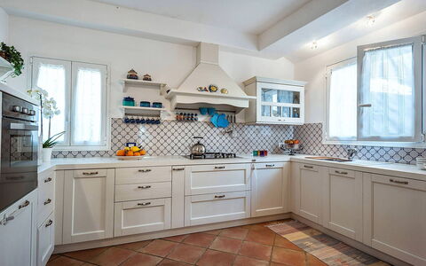 Casa Tika: Kitchen, Interior Design, Countertop, Flooring, Cabinetry, Furniture, Floor, Home, Major Appliance, Kitchen Appliance