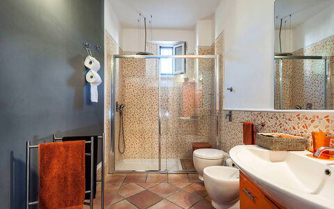 Casa Tika: Bathroom, Plumbing Fixture, Flooring, Interior Design, Floor, Tile, Tap, Plumbing, Lighting, Sink