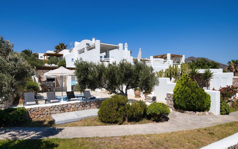 Guest House Levantes: Shrub, Estate, Landscaping, Garden, Resort, Shade, Villa, Eco Hotel, Hacienda