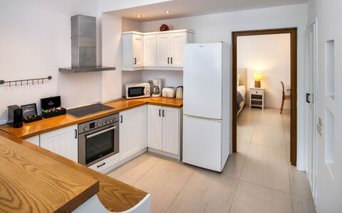 Guest House Levantes: Furniture, Kitchen, Kitchen Appliance, Countertop, Interior Design, Cabinetry, Flooring, Major Appliance, Wood, Floor