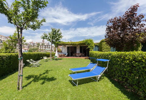 Il Giardino di Ravello: Shrub, Garden, Groundcover, Lawn, Hedge, Shade, Swimming Pool, Landscaping, Yard, Backyard