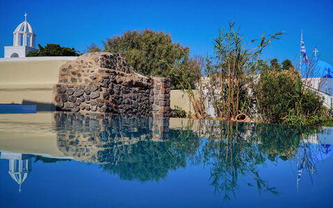 Mansion Kyani: Blue, Dome, Estate, Reflection, Swimming Pool, Reflecting Pool, Dome, Villa, Water Feature, Resort Town