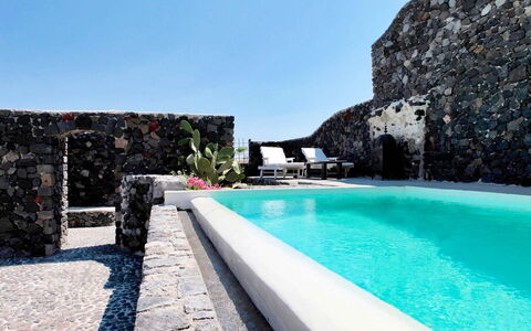 Mansion Kyani: Stone Wall, Swimming Pool, Resort