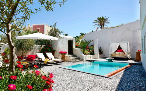 Mansion Sophia: Swimming Pool, Resort, Flowerpot, Hacienda, Eco Hotel, Houseplant, Umbrella, Courtyard, Sunlounger, Outdoor Furniture