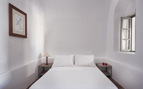 Nemo Retreat: Daylighting, Design, Bedroom, Bedding, Plaster, Bed Sheet, Bed