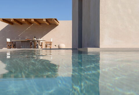 Thera Queen: Composite Material, Swimming Pool