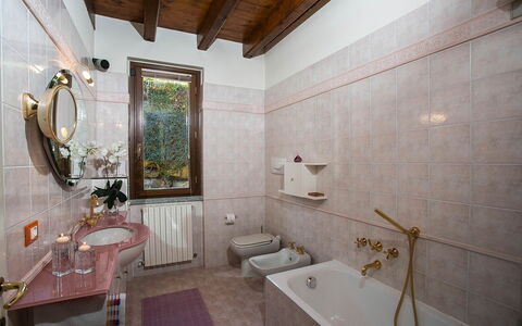 Verbano: Wall, Plumbing Fixture, Flooring, Bathroom, Tap, Interior Design, Bathroom Sink, Sink, Plumbing, Floor