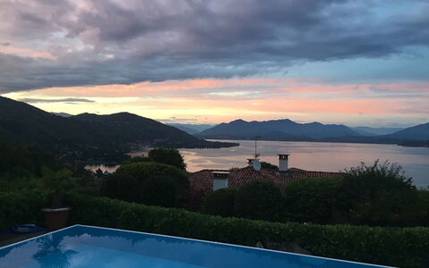 Verbano: Water, Mountainous Landforms, Body Of Water, Mountain, Hill, Highland, Coastal And Oceanic Landforms, Mountain Range, Hill Station, Lake