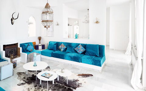Villa Aldebaran: Furniture, Blue, Interior Design, Couch, Living Room, Flooring, Floor, Home, Throw Pillow, Lighting