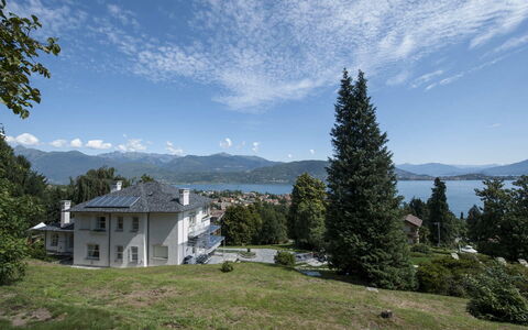 Villa Alina: Tree, House, Home, Mountain, Hill, Highland, Mountain Range, Hill Station, Cottage, Valley