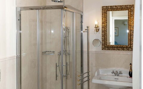 Villa Alina: Plumbing Fixture, Bathroom, Wall, Interior Design, Flooring, Sink, Tap, Bathroom Sink, Floor, Plumbing