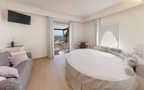 Villa Avion: Furniture, Bedroom, Interior Design, Bed, Bedding, Textile, Floor, Bed Sheet, Flooring, Apartment