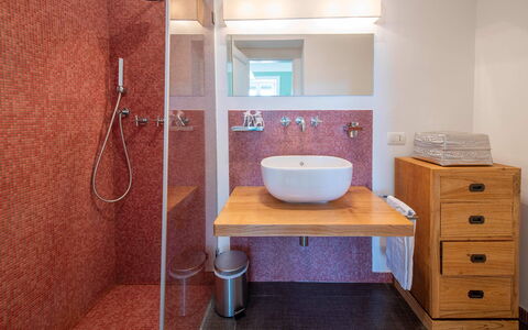 Casa Mariavittoria: Bathroom, Bathroom Sink, Plumbing Fixture, Flooring, Interior Design, Wall, Floor, Mirror, Sink, Tap