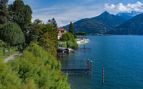 Villa Camilla: Water, Mountainous Landforms, Mountain, Body Of Water, Water Resources, Nature, Hill, Coastal And Oceanic Landforms, Natural Landscape, Mountain Range