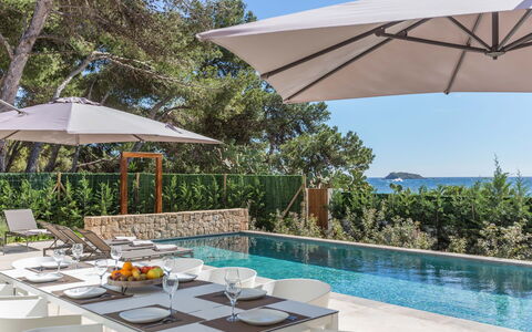 Villa Crozet: Outdoor Furniture, Swimming Pool, Umbrella, Shade, Furniture, Resort, Chair, Eco Hotel, Leisure, Sunlounger