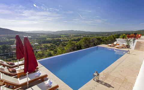 Villa Edward: Swimming Pool, Leisure, Resort, Sunlounger, Outdoor Furniture, Eco Hotel, Vacation, Thermae, Resort Town, Umbrella