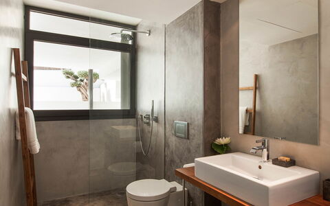 Villa Emily: Wall, Plumbing Fixture, Interior Design, Flooring, Bathroom, Floor, Mirror, Sink, Tap, Home