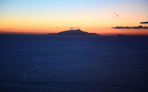 Villa Felicia: Horizon, Water Resources, Afterglow, Water, Dusk, Sunset, Orange, Sunrise, Red Sky At Morning