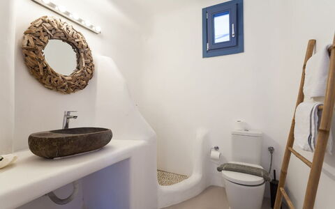 Villa Filìa: Plumbing Fixture, Floor, Bathroom, Natural Material, Design, Plumbing, Tap, Sink, Plaster, Toilet