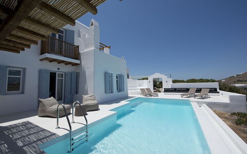 Villa Gazelia: Blue, Swimming Pool, Design