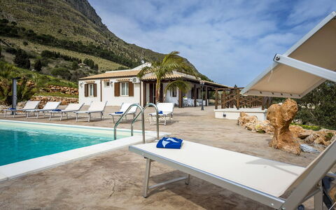 Villa Gea: Leisure, Vacation, Resort, Swimming Pool, Eco Hotel, Resort Town, Villa