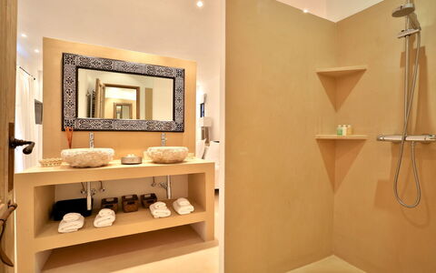 Villa Gold: Plumbing Fixture, Wall, Interior Design, Bathroom, Flooring, Bathroom Sink, Tap, Floor, Plumbing, Sink