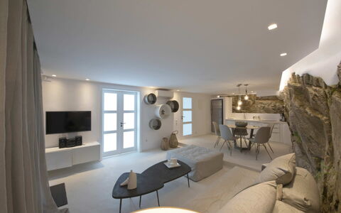 Villa Opallia: Wall, Flooring, Interior Design, Floor, Furniture, Ceiling, Apartment, Room, Home, Living Room