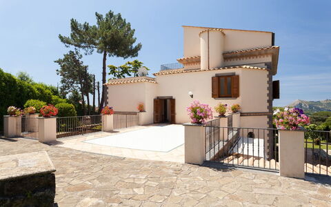 Villa Polluce: Home, Door, Balcony, Estate, Flowerpot, Hacienda, Villa, Stairs, Landscaping, Houseplant