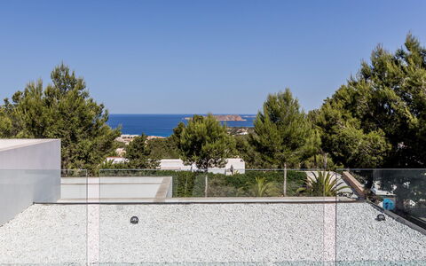Villa Roja: Composite Material, Concrete, Swimming Pool, Shade, Tile, Daylighting, Balcony, Handrail
